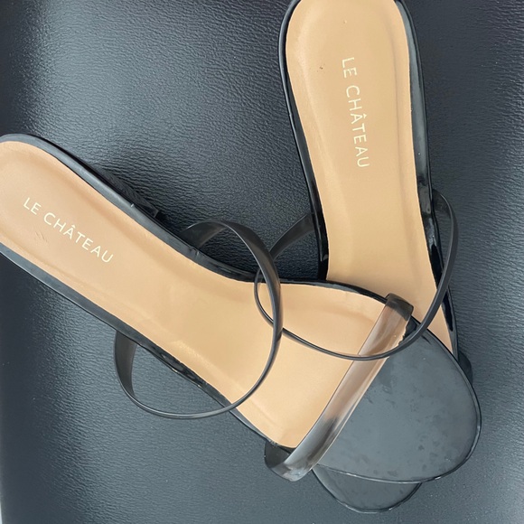 Le Chateau Size 9 Clear / Black slip on Sandals.  Unique clear heels 2-1/2 “. - Picture 10 of 10